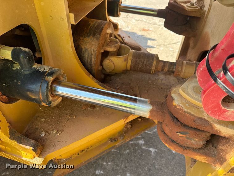 image for item DW1895 2018 Caterpillar 815K soil compactor