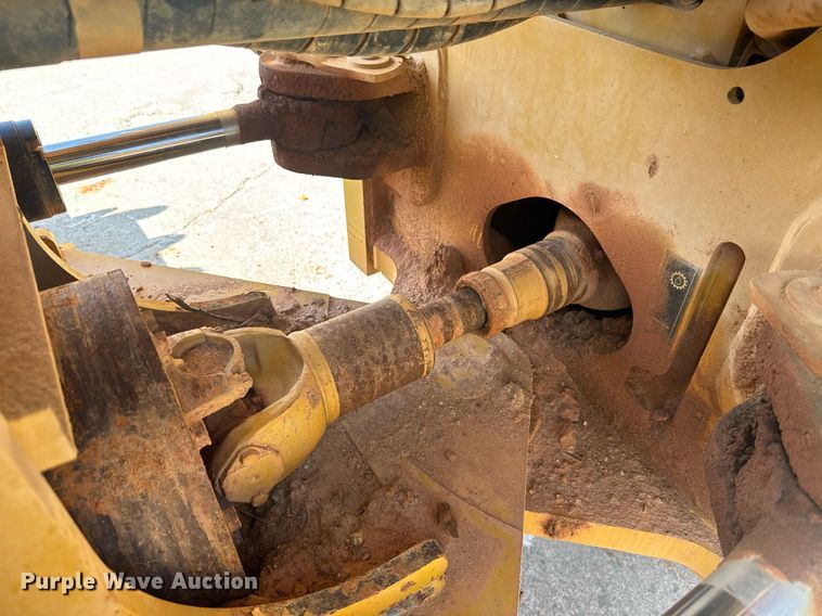 image for item DW1895 2018 Caterpillar 815K soil compactor