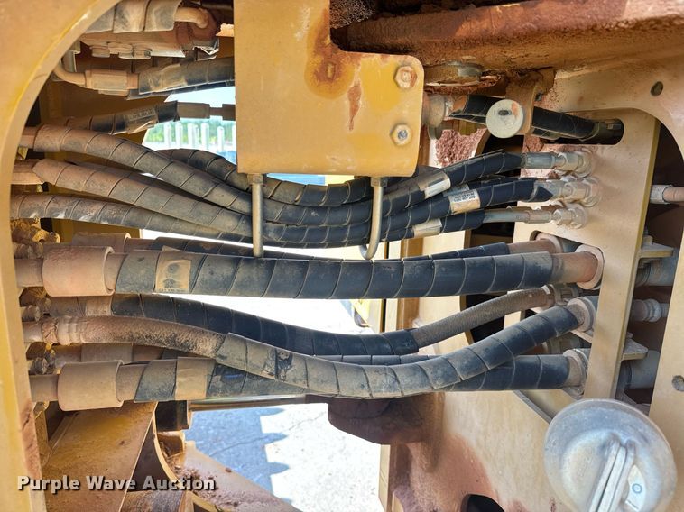 image for item DW1895 2018 Caterpillar 815K soil compactor