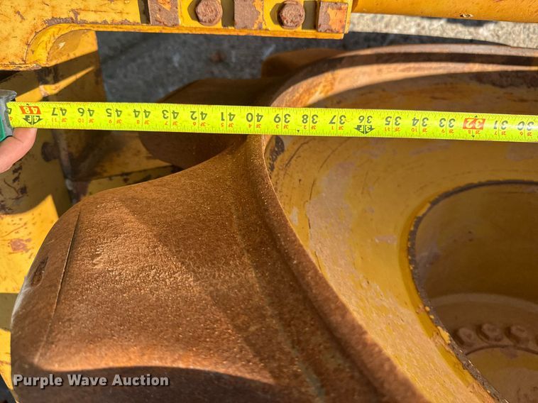 image for item DW1895 2018 Caterpillar 815K soil compactor