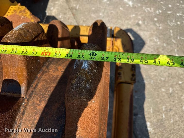 image for item DW1895 2018 Caterpillar 815K soil compactor