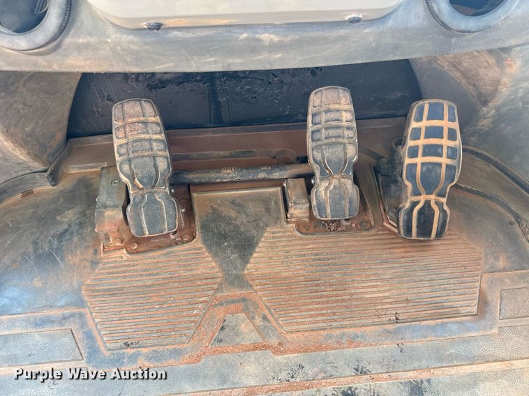 image for item DW1895 2018 Caterpillar 815K soil compactor