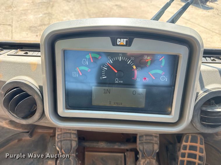 image for item DW1895 2018 Caterpillar 815K soil compactor