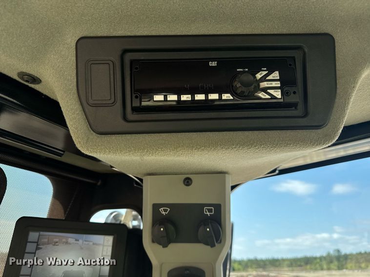 image for item DW1895 2018 Caterpillar 815K soil compactor