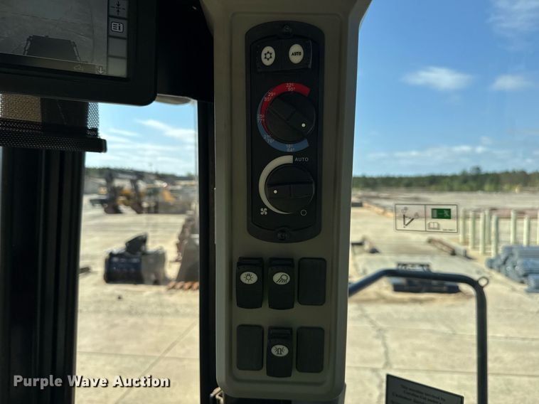 image for item DW1895 2018 Caterpillar 815K soil compactor