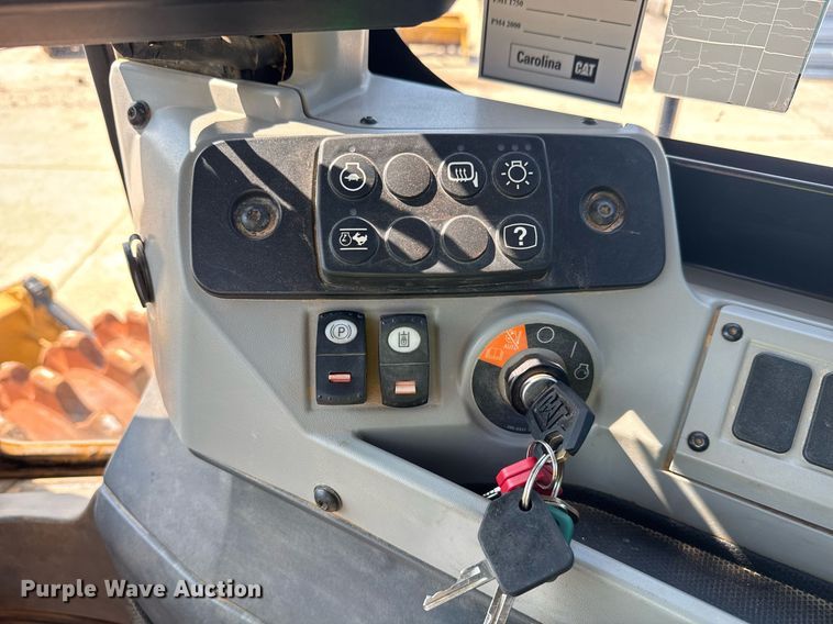 image for item DW1895 2018 Caterpillar 815K soil compactor