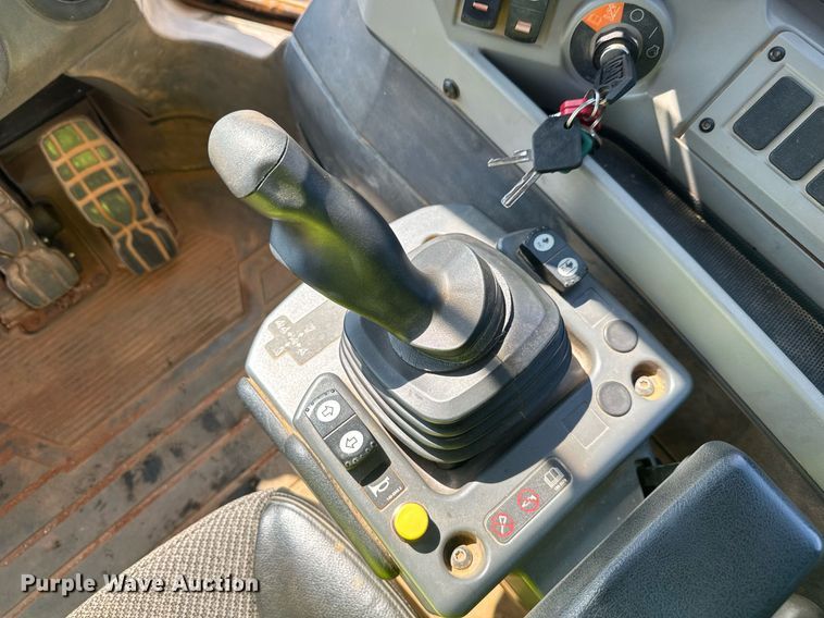 image for item DW1895 2018 Caterpillar 815K soil compactor