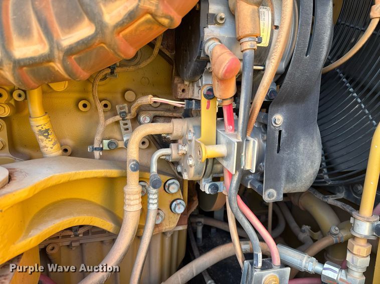 image for item DW1895 2018 Caterpillar 815K soil compactor