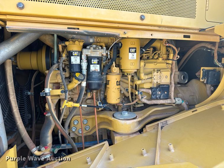 image for item DW1895 2018 Caterpillar 815K soil compactor