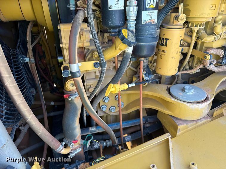 image for item DW1895 2018 Caterpillar 815K soil compactor