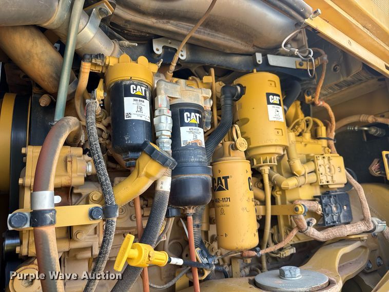 image for item DW1895 2018 Caterpillar 815K soil compactor