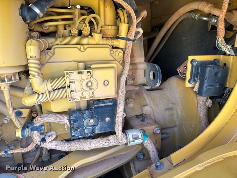 image for item DW1895 2018 Caterpillar 815K soil compactor