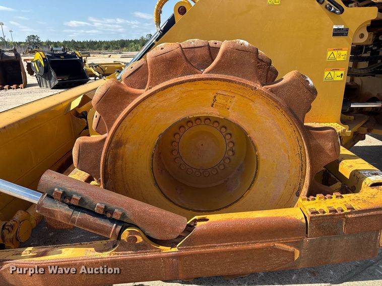 image for item DW1895 2018 Caterpillar 815K soil compactor