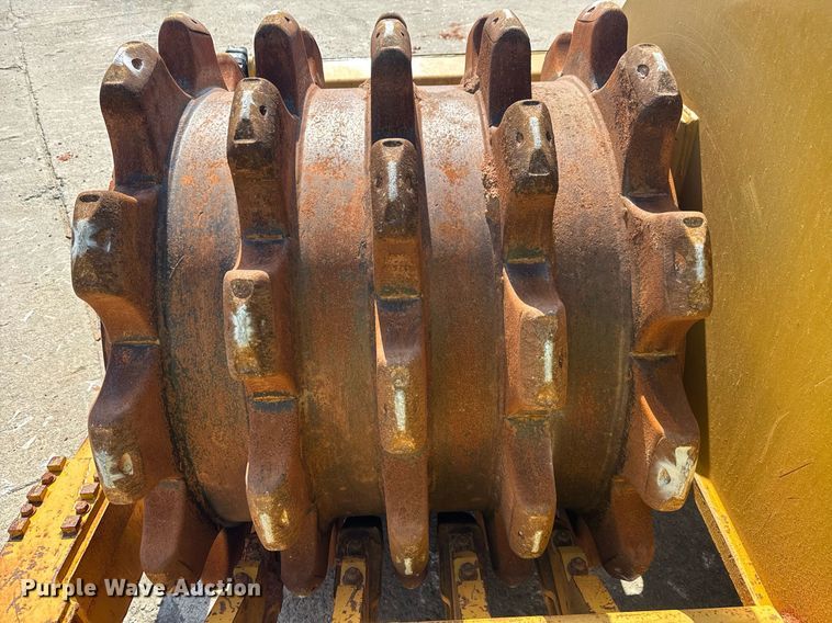 image for item DW1895 2018 Caterpillar 815K soil compactor