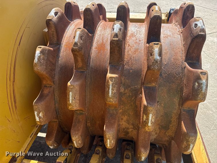 image for item DW1895 2018 Caterpillar 815K soil compactor