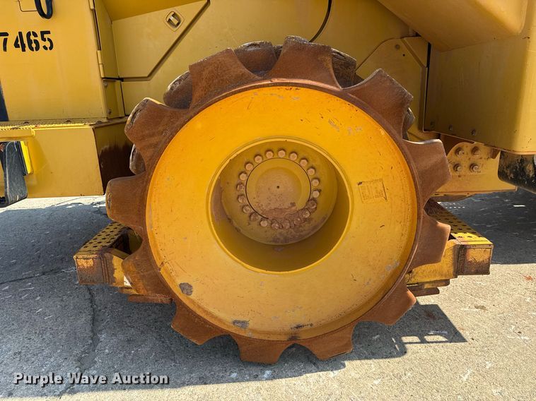 image for item DW1895 2018 Caterpillar 815K soil compactor