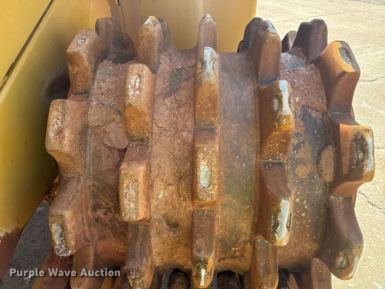 image for item DW1895 2018 Caterpillar 815K soil compactor