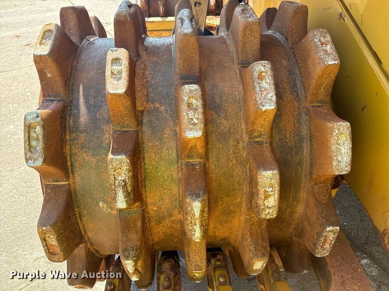 image for item DW1895 2018 Caterpillar 815K soil compactor