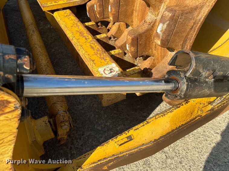 image for item DW1896 2018 Caterpillar 815K soil compactor