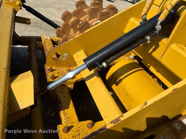 image for item DW1896 2018 Caterpillar 815K soil compactor