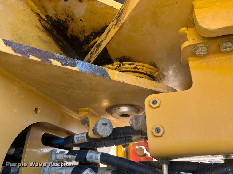 image for item DW1896 2018 Caterpillar 815K soil compactor