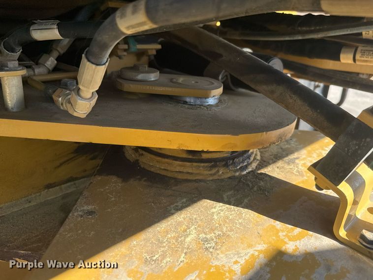 image for item DW1896 2018 Caterpillar 815K soil compactor