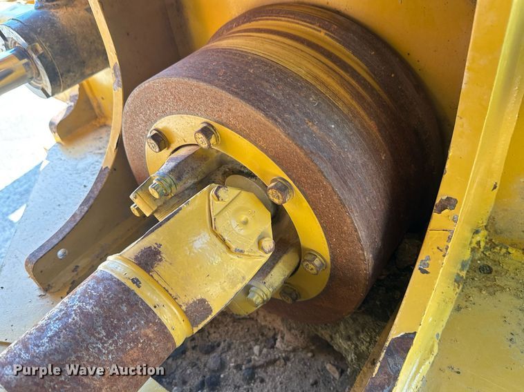 image for item DW1896 2018 Caterpillar 815K soil compactor