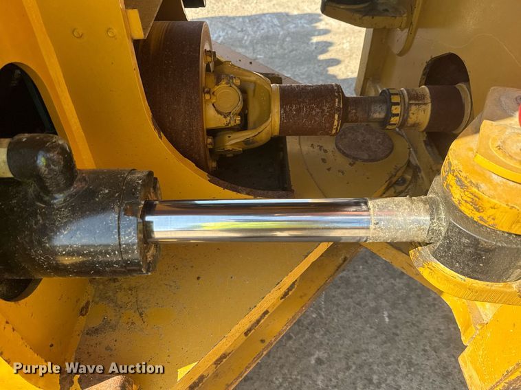 image for item DW1896 2018 Caterpillar 815K soil compactor