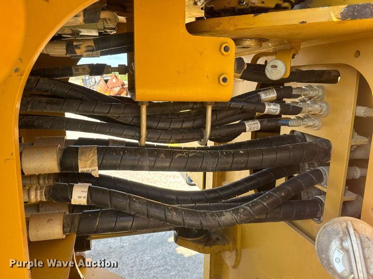 image for item DW1896 2018 Caterpillar 815K soil compactor