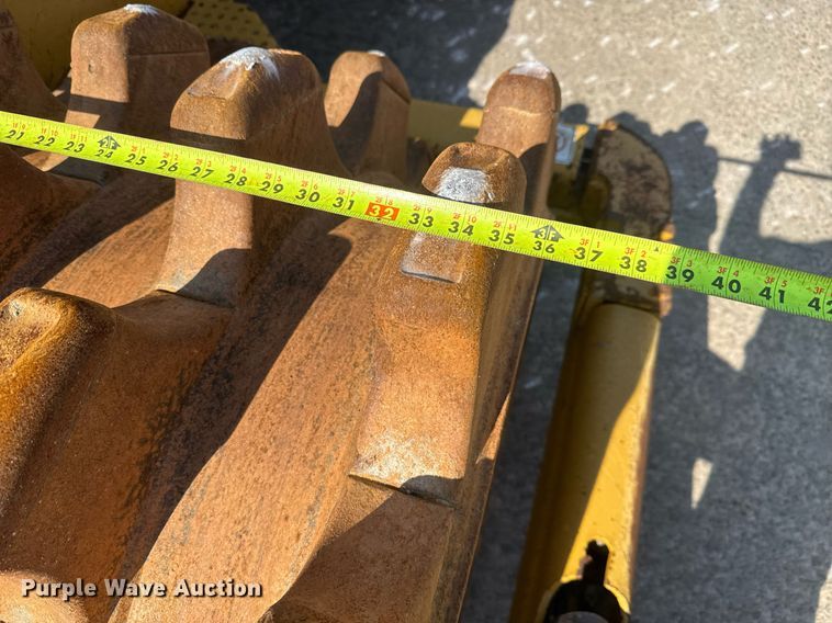 image for item DW1896 2018 Caterpillar 815K soil compactor