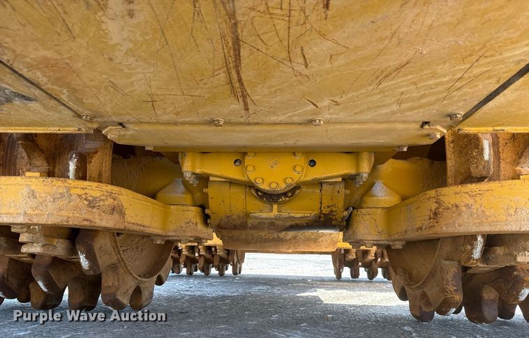 image for item DW1896 2018 Caterpillar 815K soil compactor