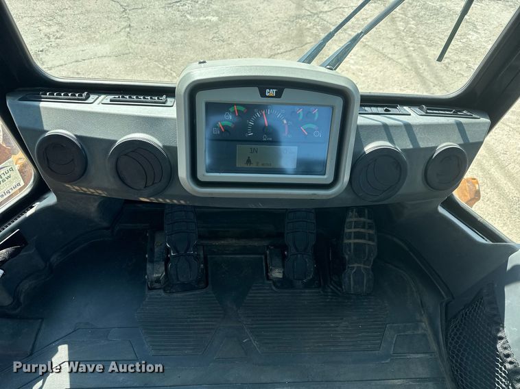 image for item DW1896 2018 Caterpillar 815K soil compactor