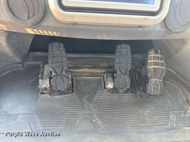 image for item DW1896 2018 Caterpillar 815K soil compactor