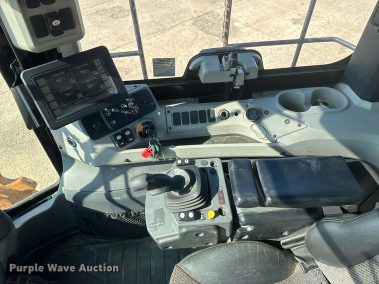 image for item DW1896 2018 Caterpillar 815K soil compactor