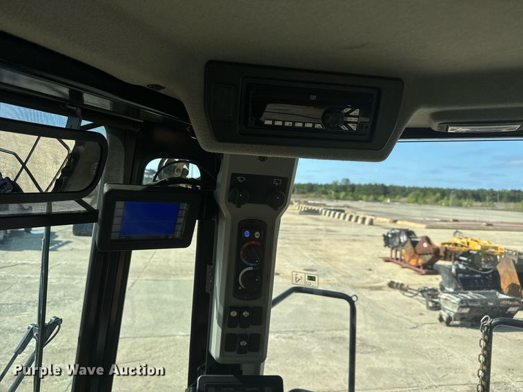 image for item DW1896 2018 Caterpillar 815K soil compactor