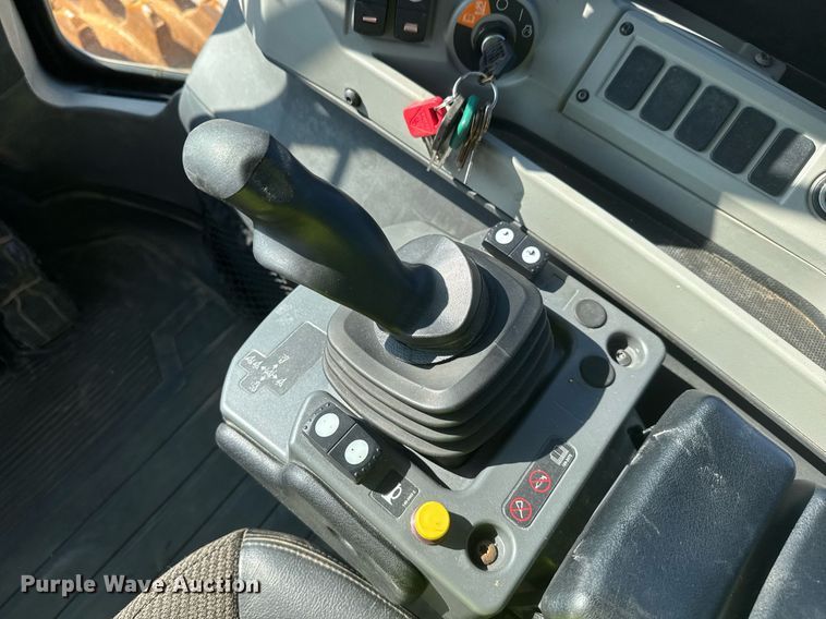 image for item DW1896 2018 Caterpillar 815K soil compactor