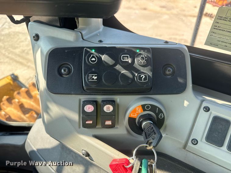 image for item DW1896 2018 Caterpillar 815K soil compactor