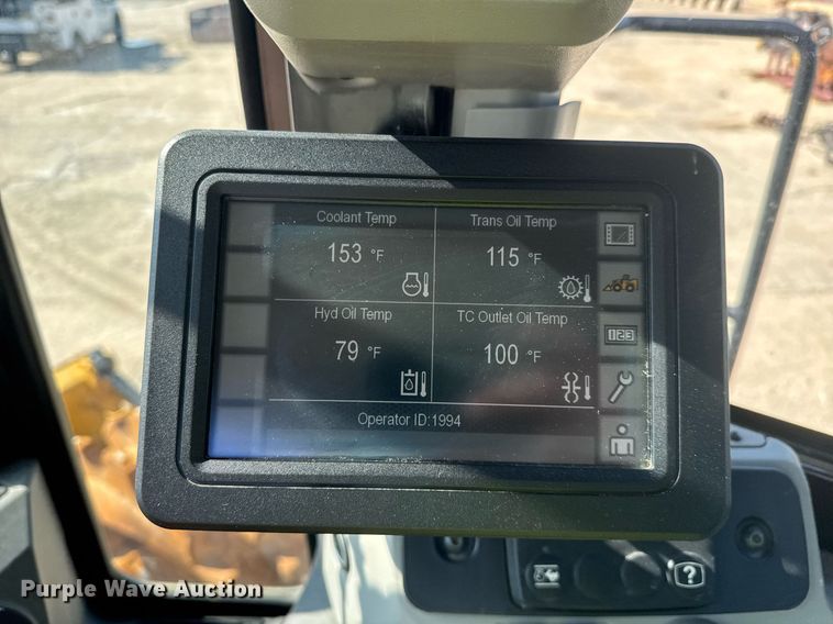 image for item DW1896 2018 Caterpillar 815K soil compactor