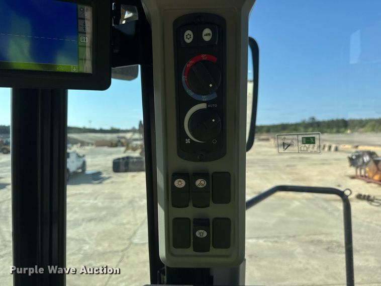 image for item DW1896 2018 Caterpillar 815K soil compactor