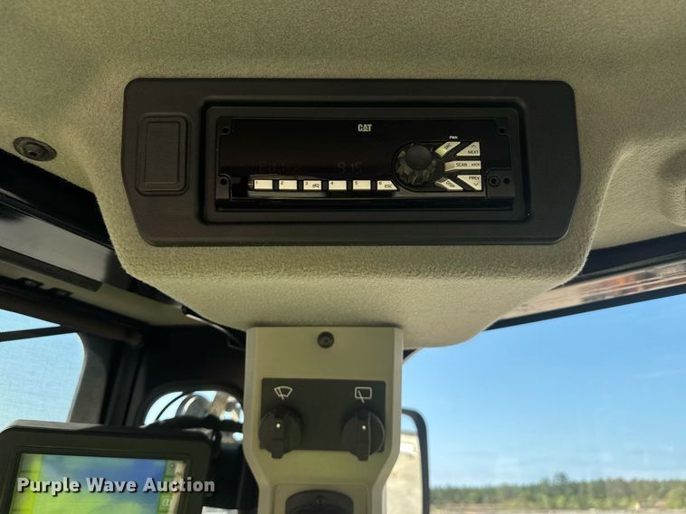 image for item DW1896 2018 Caterpillar 815K soil compactor