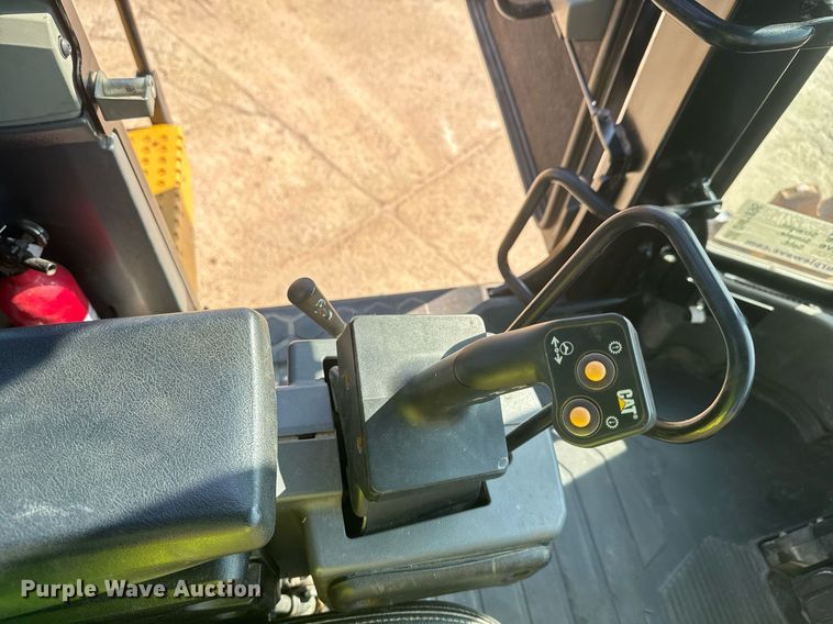 image for item DW1896 2018 Caterpillar 815K soil compactor