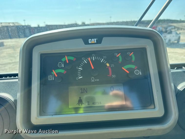 image for item DW1896 2018 Caterpillar 815K soil compactor