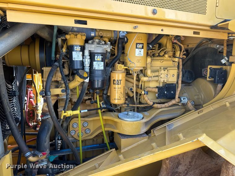 image for item DW1896 2018 Caterpillar 815K soil compactor