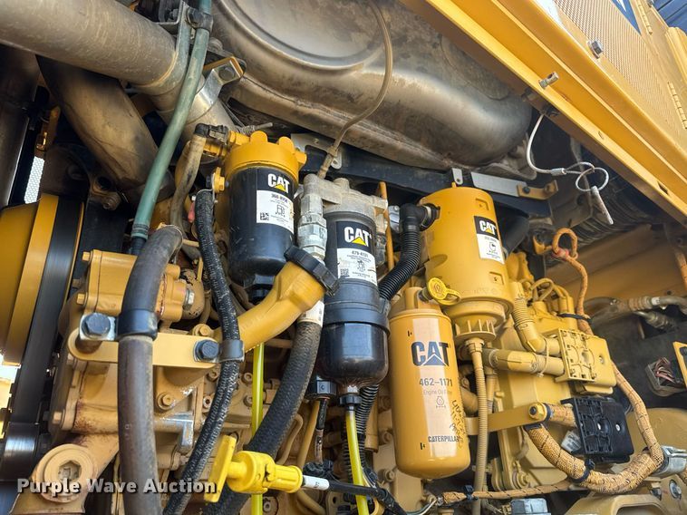 image for item DW1896 2018 Caterpillar 815K soil compactor