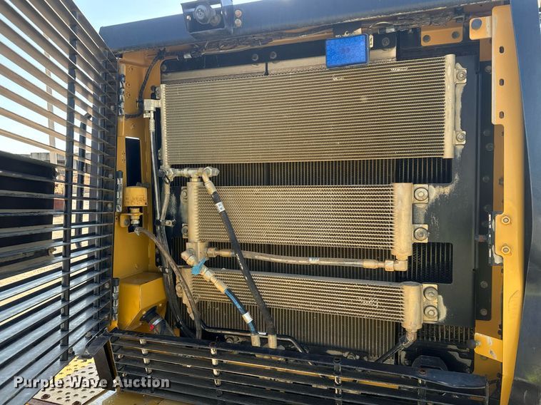 image for item DW1896 2018 Caterpillar 815K soil compactor