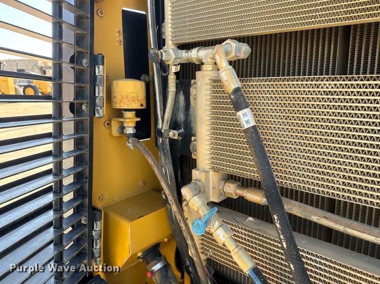 image for item DW1896 2018 Caterpillar 815K soil compactor