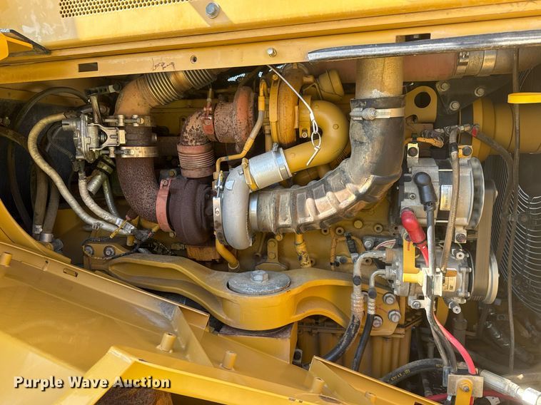 image for item DW1896 2018 Caterpillar 815K soil compactor