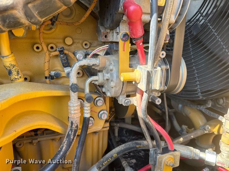 image for item DW1896 2018 Caterpillar 815K soil compactor