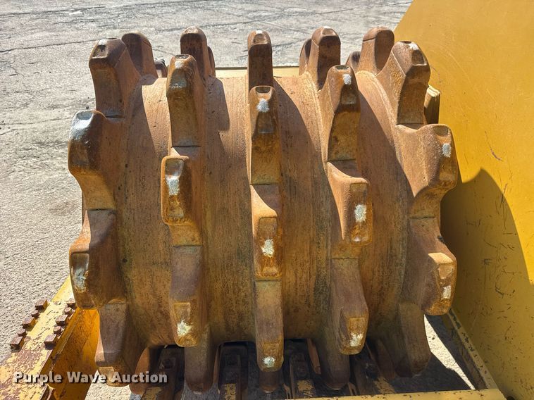 image for item DW1896 2018 Caterpillar 815K soil compactor