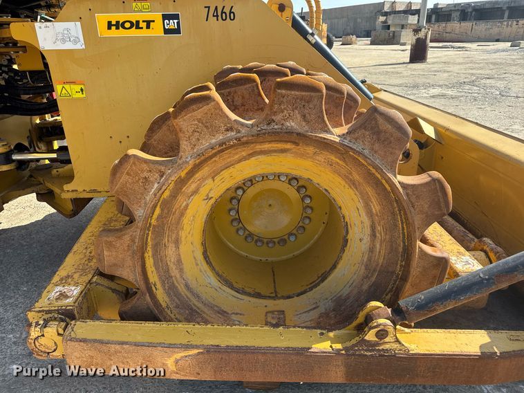 image for item DW1896 2018 Caterpillar 815K soil compactor